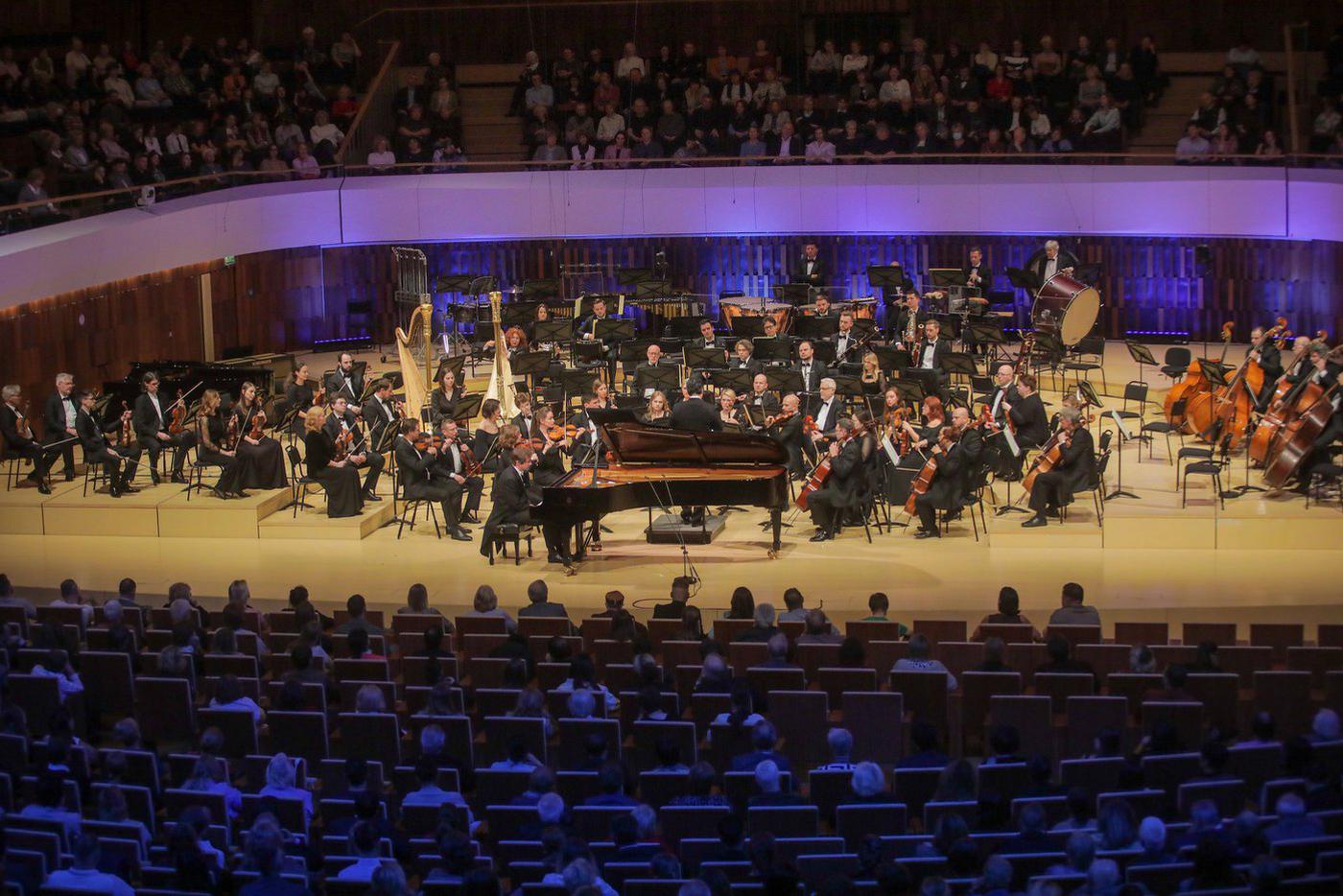 Более 140 зарубежных артистов выступили в Доме музыки и зале "Зарядье" за два года