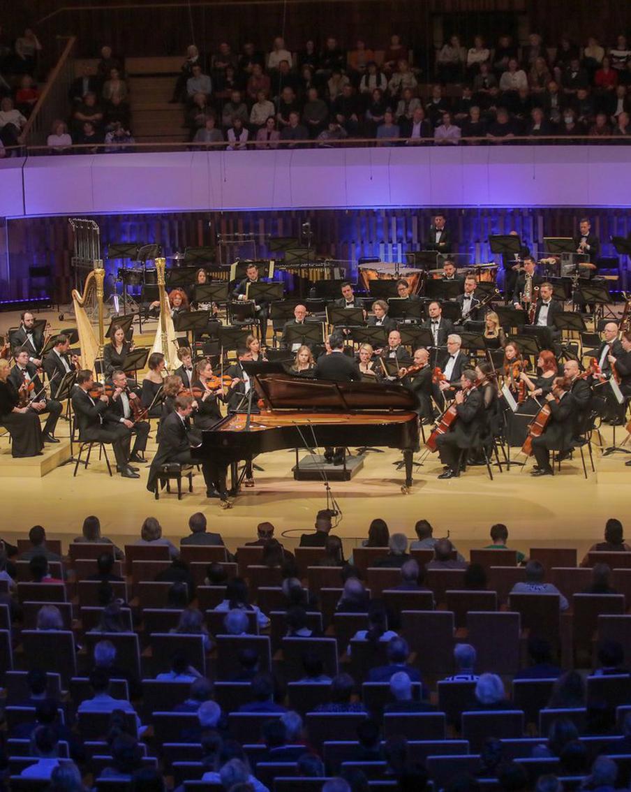 Более 140 зарубежных артистов выступили в Доме музыки и зале "Зарядье" за два года