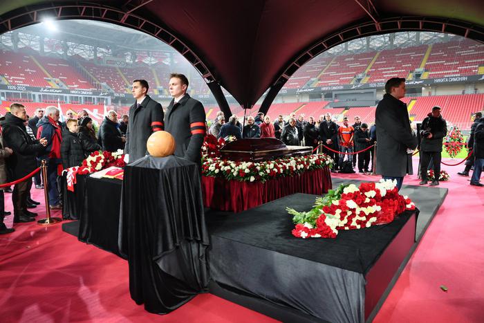 Симонян навсегда: фанаты стекаются на стадион "Спартак" для прощания с легендой