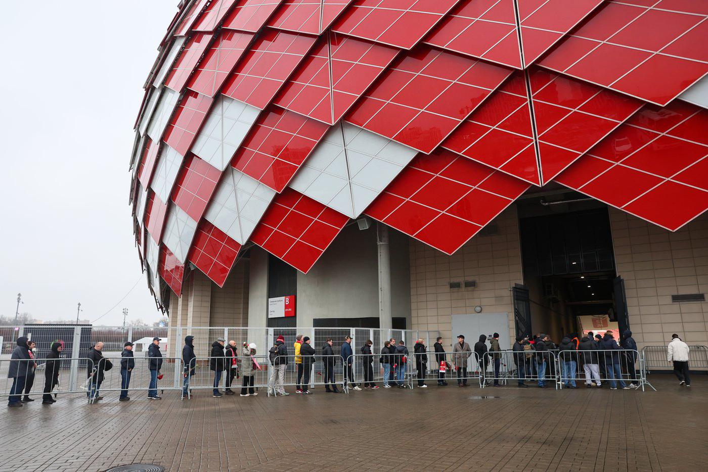 Очередь на церемонию прощания.