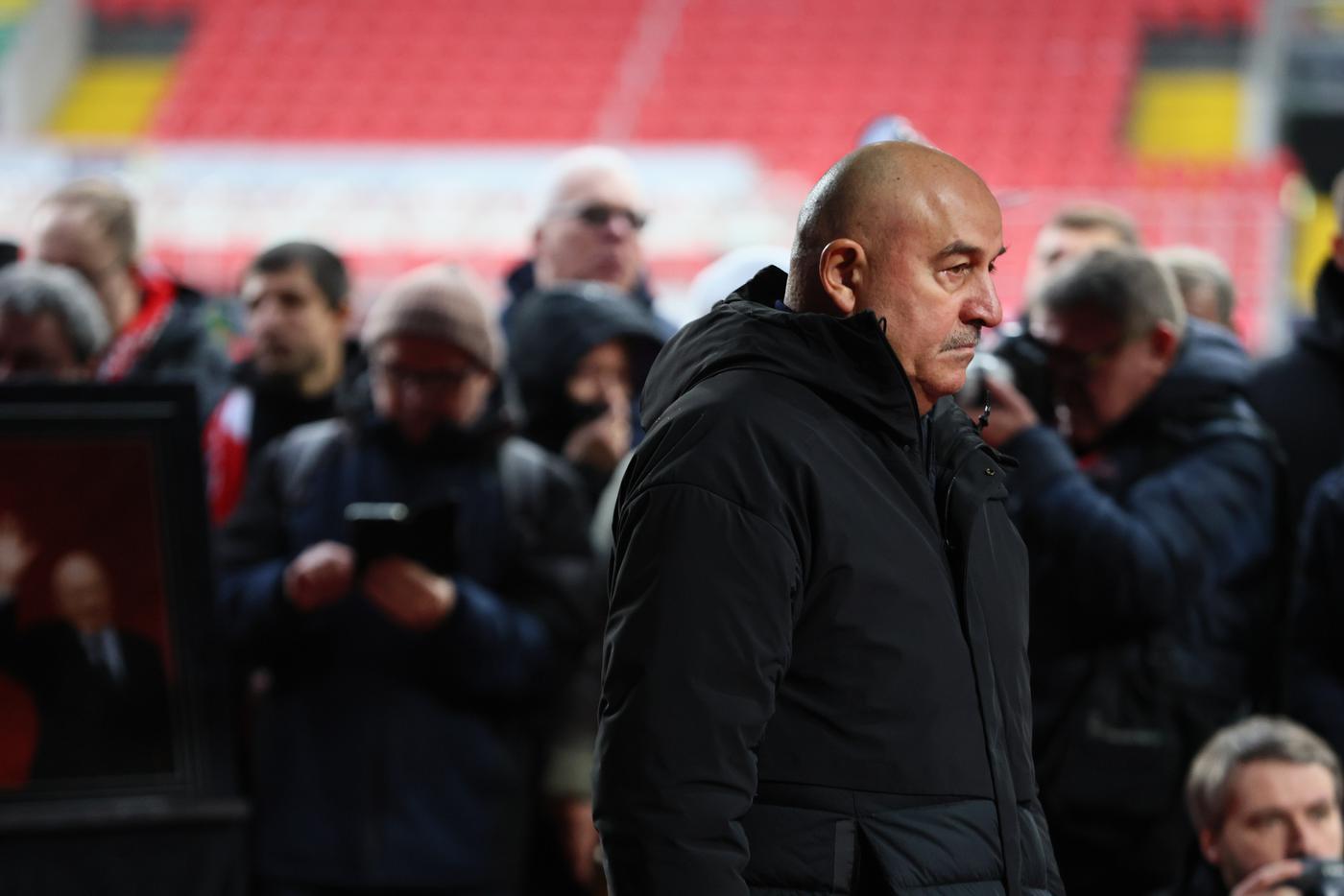 Церемония прощания с Никитой Симоняном. На фото – Валерий Газзаев, бывший футболист "Динамо" и сборной, а также тренер "Алании" и ЦСКА.