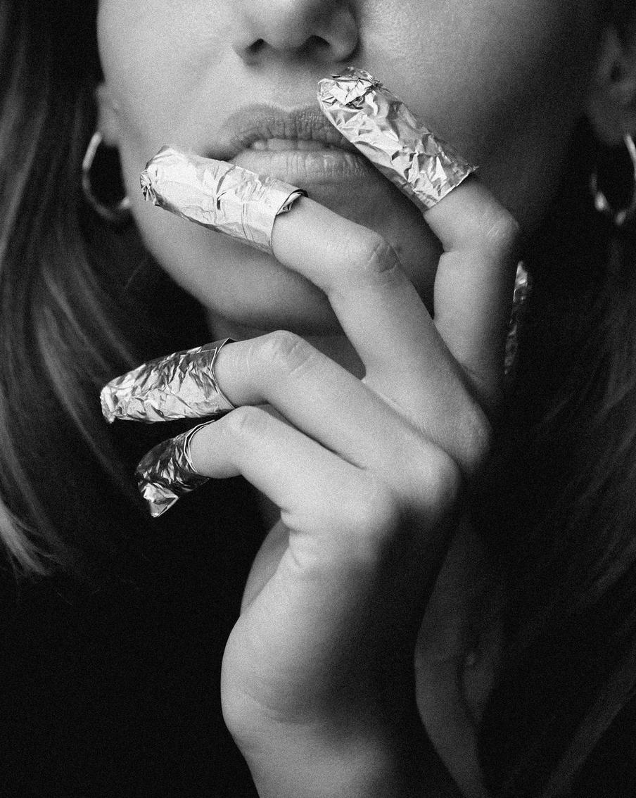 Гель-лак остаётся самым популярным видом маникюра, но нарушенная техника может ослабить ногти.