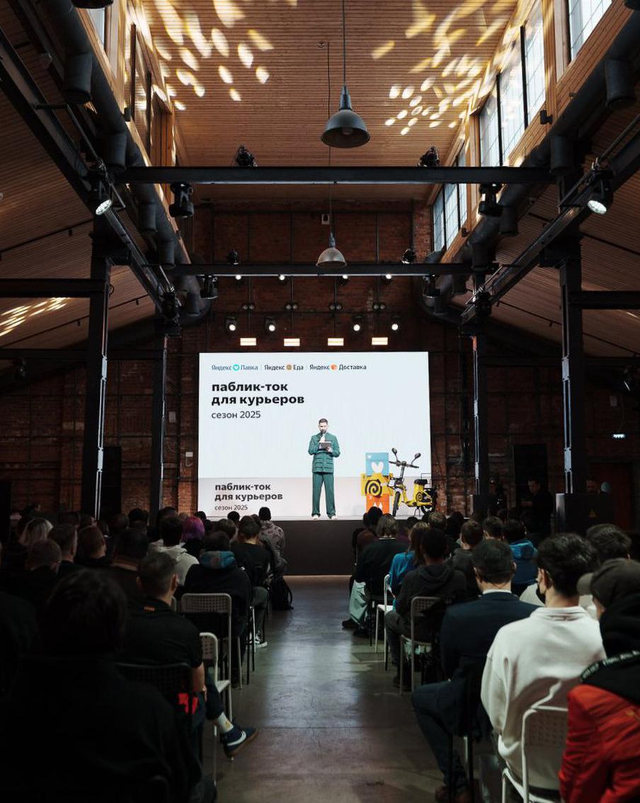 В Москве представили новый обучающий курс по ПДД для городских курьеров