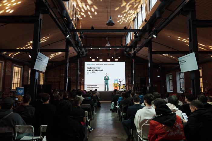 В Москве представили новый обучающий курс по ПДД для городских курьеров