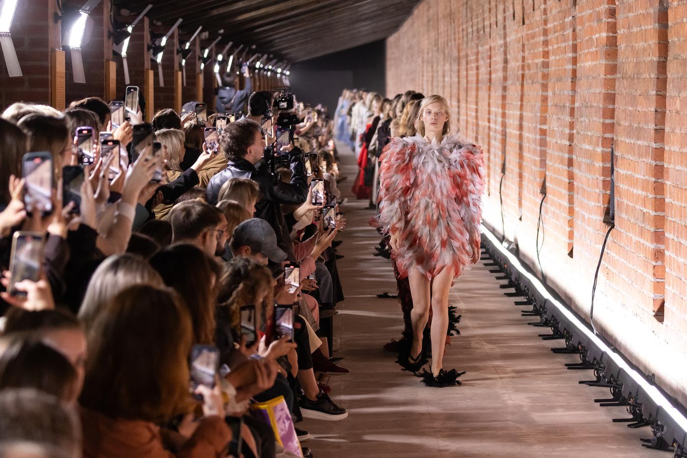 Пятая Московская неделя моды проходила в столице с 28 августа по 2 сентября 2025 года. В мероприятии приняли участие более 220 брендов из России и 10 других стран.