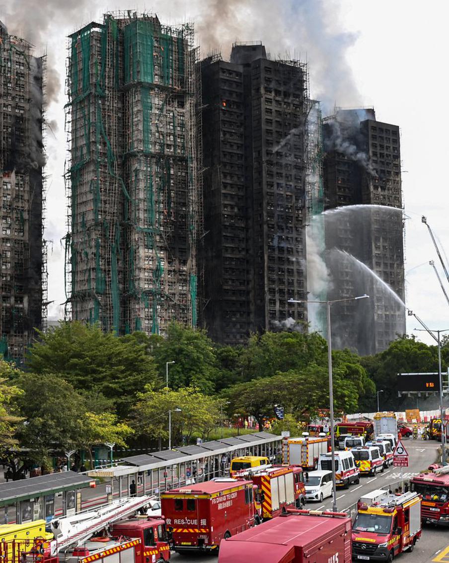 Очевидец рассказал о том, что происходит в Гонконге на фоне крупнейшего за 17 лет пожара