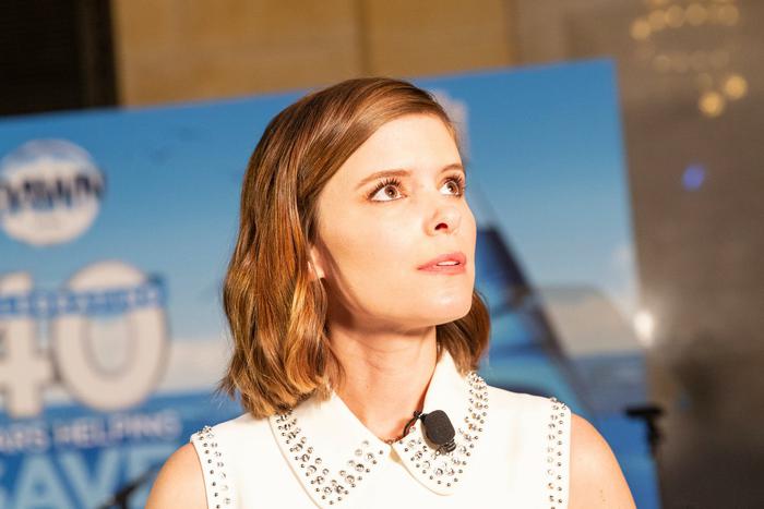 Берегись рыжей незнакомки: первый трейлер триллера "Голландец" с Кейт Мара