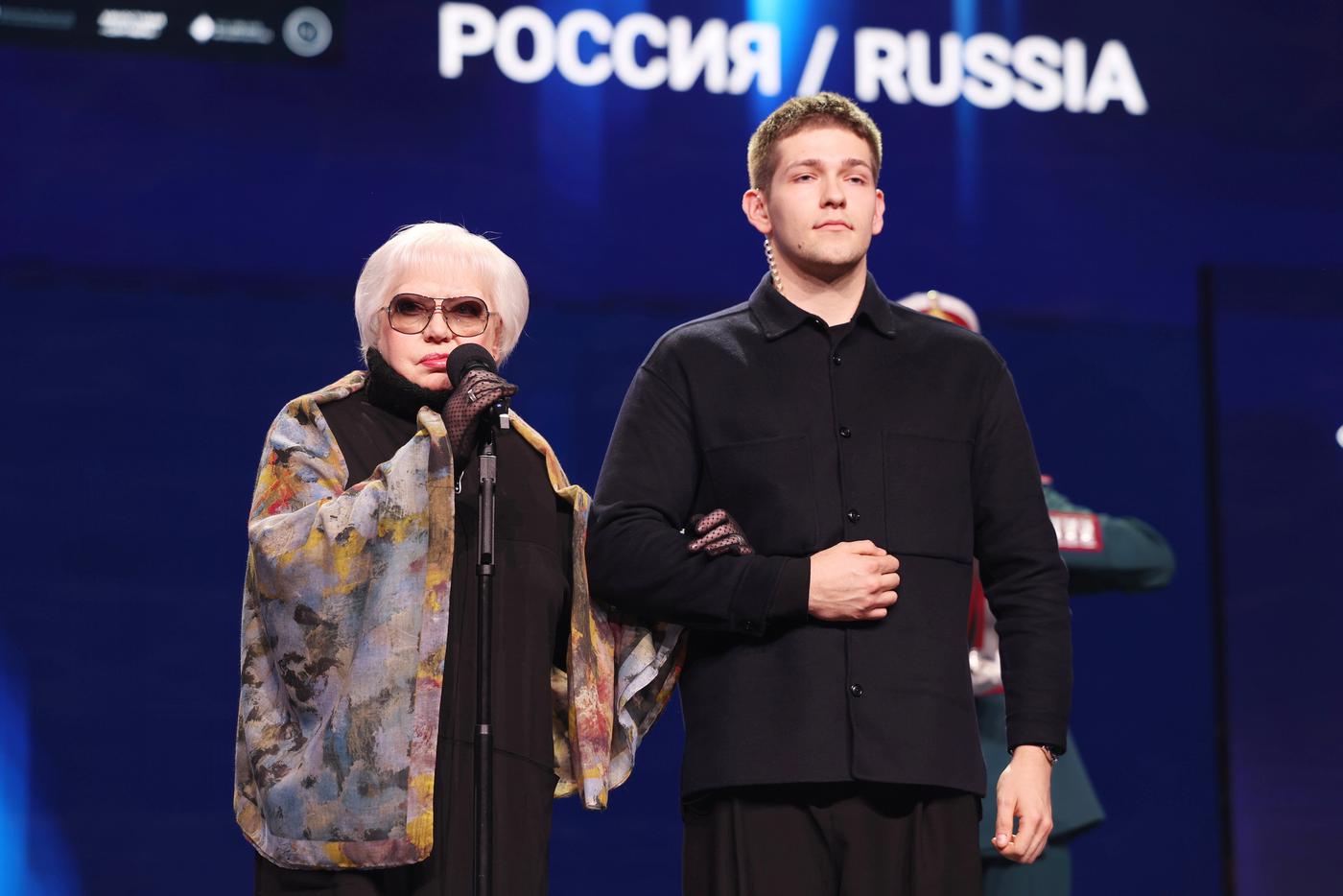 Светлана Крючкова получила приз за роль в фильме "Двое в одной жизни, не считая собаки".