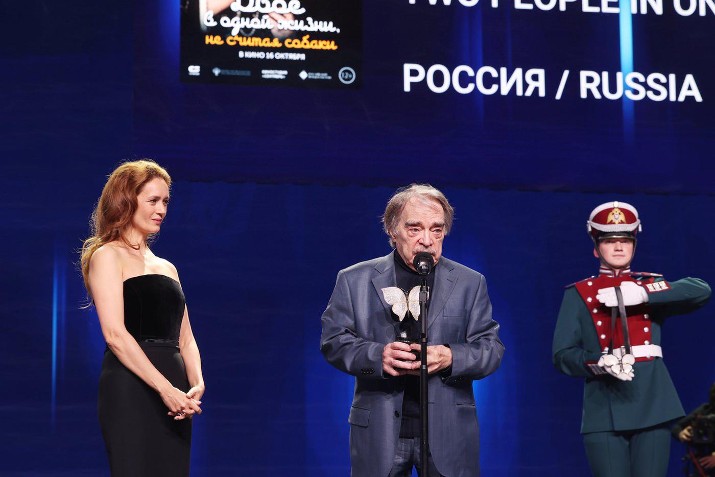 Александр Адабашьян с наградой.