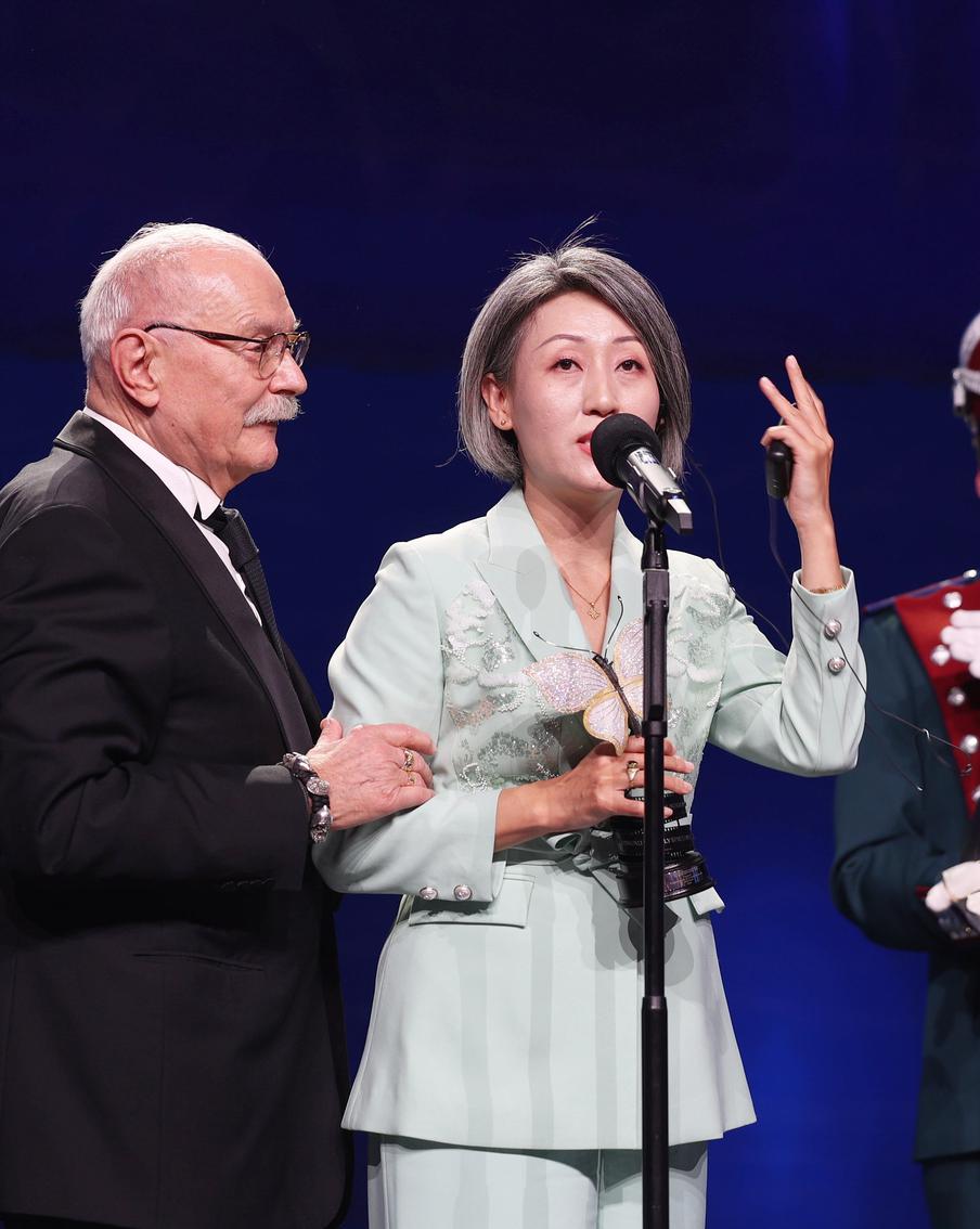 Никита Михалков раздал бриллианты: рассказываем, как прошла первая премия от Евразийской киноакадемии