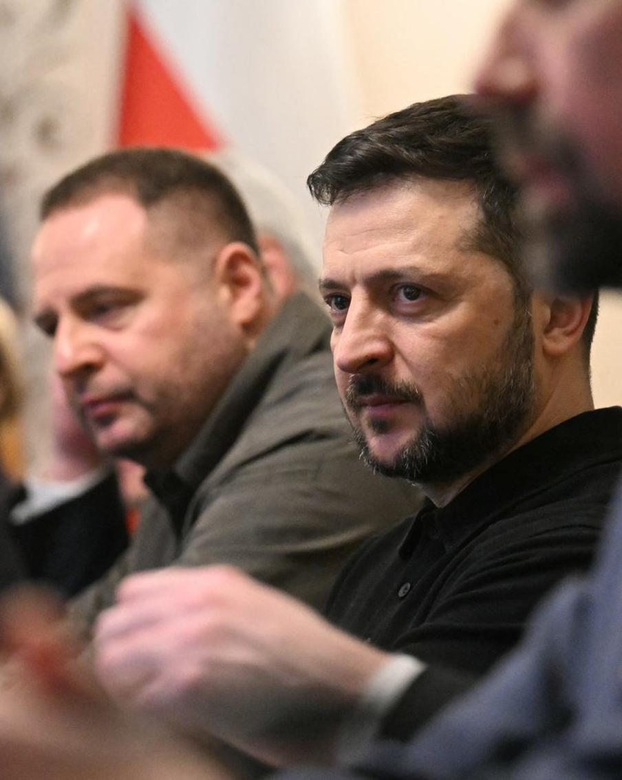 Почему ситуация с обысками у Ермака может привести к краху Зеленского