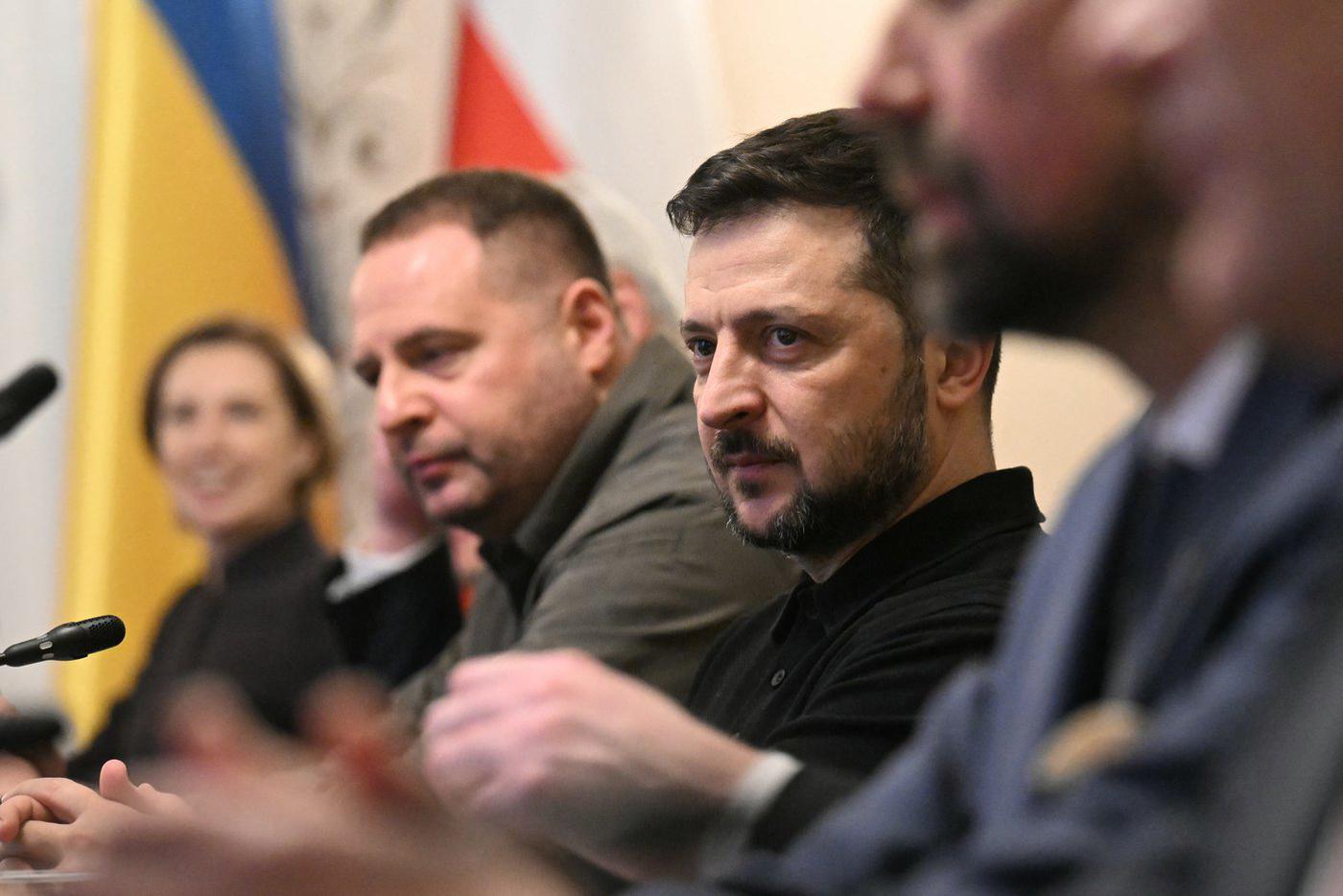 Почему ситуация с обысками у Ермака может привести к краху Зеленского