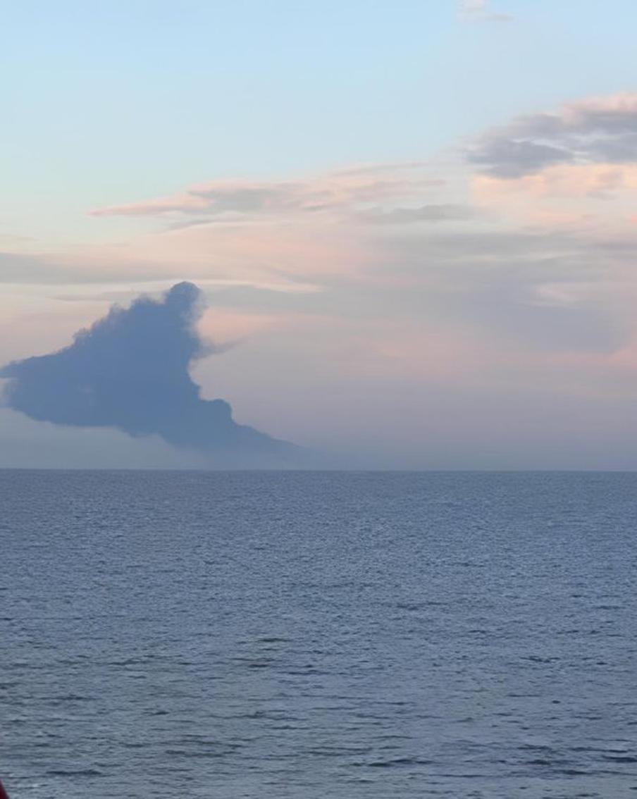 Направлявшиеся в Новороссийск нефтяные танкеры могли пострадать от дронов ВСУ. Украинские военные могли атаковать надводными дронами два направлявшихся через Чёрное море нефтяных танкера. Они загорелись недалеко от побережья Турции