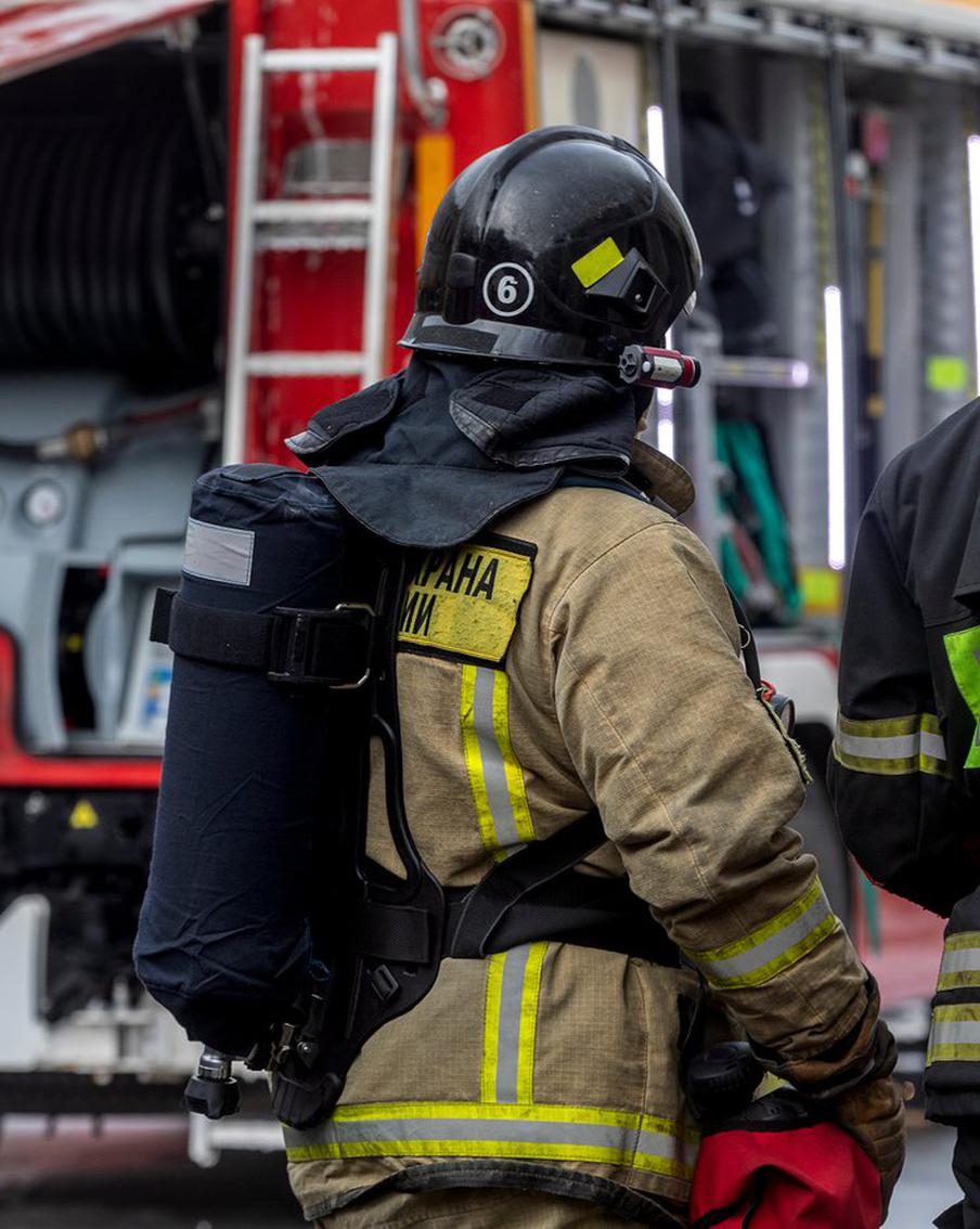В Алабуге продолжается масштабный пожар на складе аккумуляторов. В особой экономической зоне "Алабуга" произошёл крупный пожар. По официальной информации, его площадь составляет 5 тысяч квадратных метров. В рамках инцидента пострадавших нет