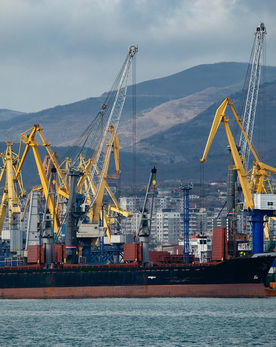 Украинские дроны полностью вывели из строя один из расположенных под Новороссийском причалов