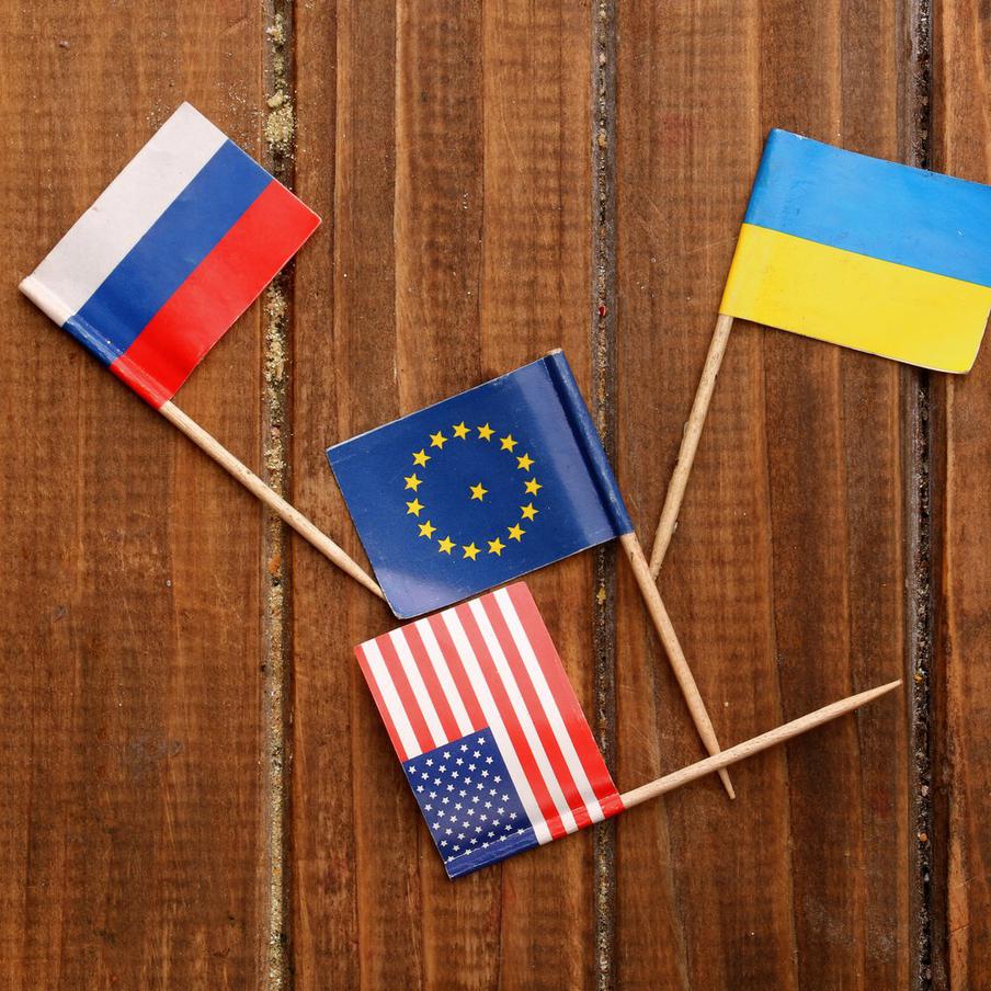 Орбан: Украина должна быть "буферным государством" после завершения конфликта. Премьер-министр Венгрии Виктор Орбан поделился своим видением будущего Украины в свете продолжающегося конфликта. Он убеждён, что наиболее оптимальным вариантом станет превращение Украины в своего рода "буферное государство" между Россией и НАТО после завершения боевых действий