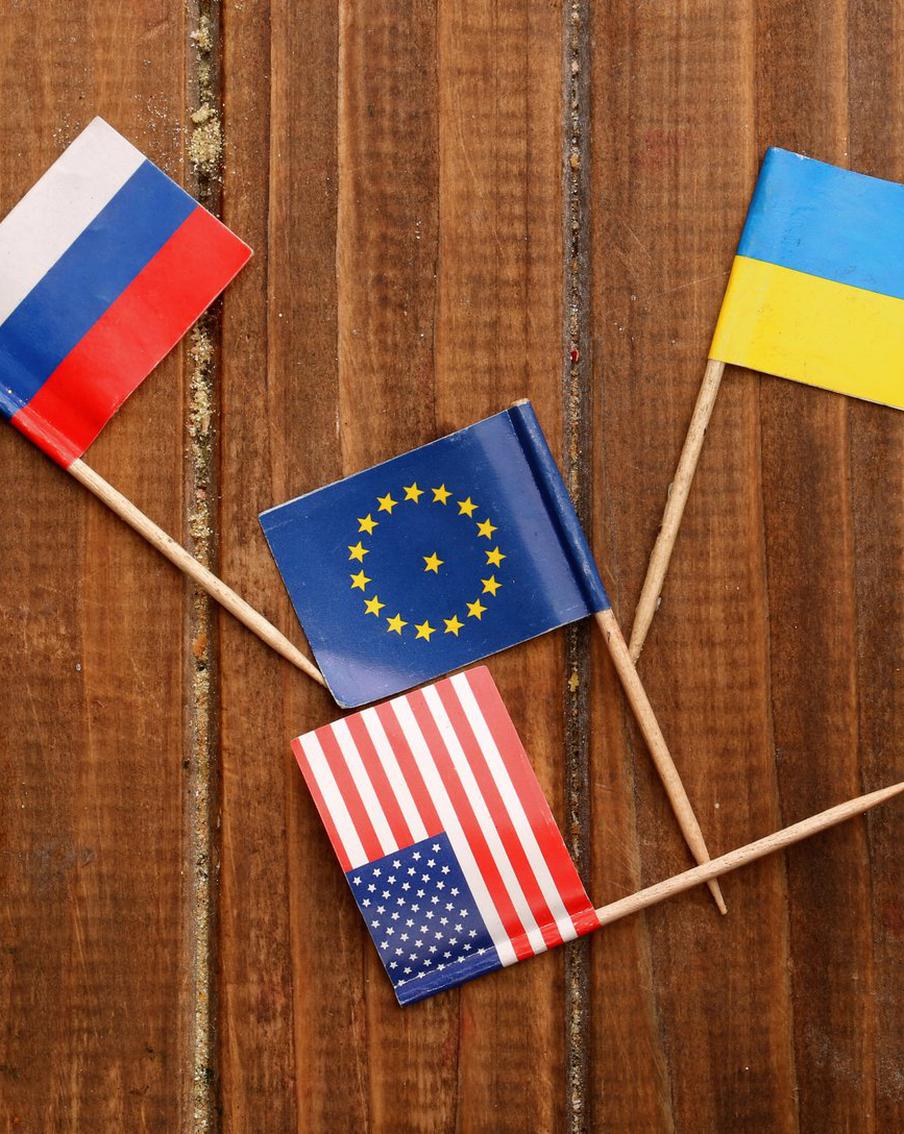 Орбан: Украина должна быть "буферным государством" после завершения конфликта. Премьер-министр Венгрии Виктор Орбан поделился своим видением будущего Украины в свете продолжающегося конфликта. Он убеждён, что наиболее оптимальным вариантом станет превращение Украины в своего рода "буферное государство" между Россией и НАТО после завершения боевых действий