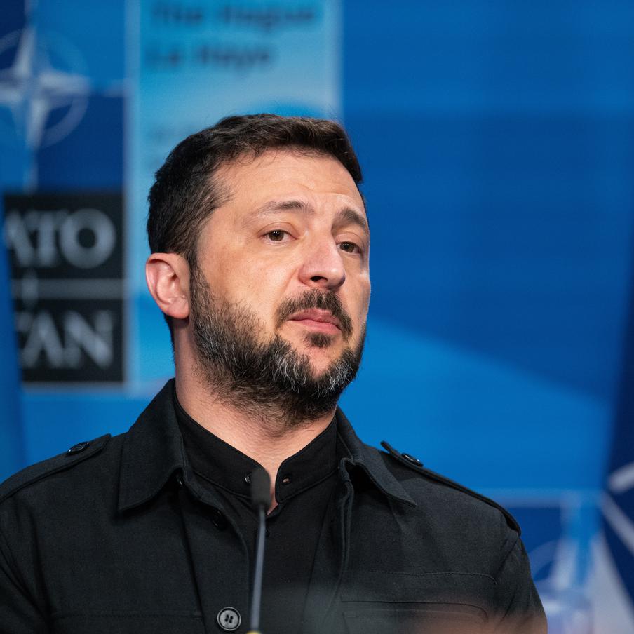 Зеленский призвал Европу принять решение по замороженным на Западе активам РФ. Несмотря на недавний коррупционный скандал, в котором оказался Владимир Зеленский, он обратился к европейским союзникам с требованием предоставить финансовую помощь. В своём заявлении, опубликованном в телеграм-канале, он заявил, что Европа должна принять решение по вопросу замороженных российских активов