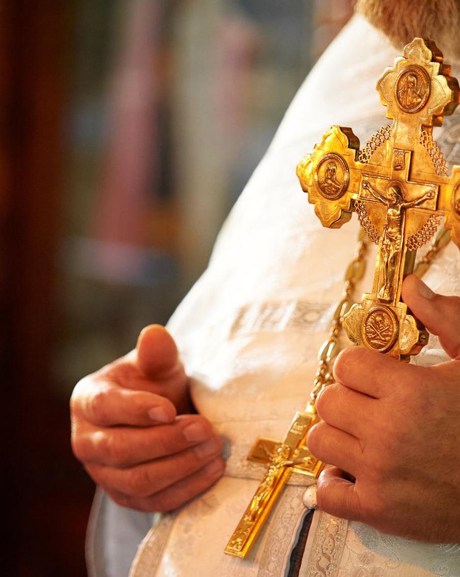 Митрополита Феодосия, арестованного на Украине, отравили, сообщили СМИ. Союз православных журналистов (СПЖ) сообщил о возможной попытке отравления митрополита Черкасского и Каневского Феодосия (Снигирёва), который в настоящее время находится под арестом на Украине по обвинению в государственной измене. По информации СПЖ, состояние здоровья митрополита вызывает серьёзные опасения