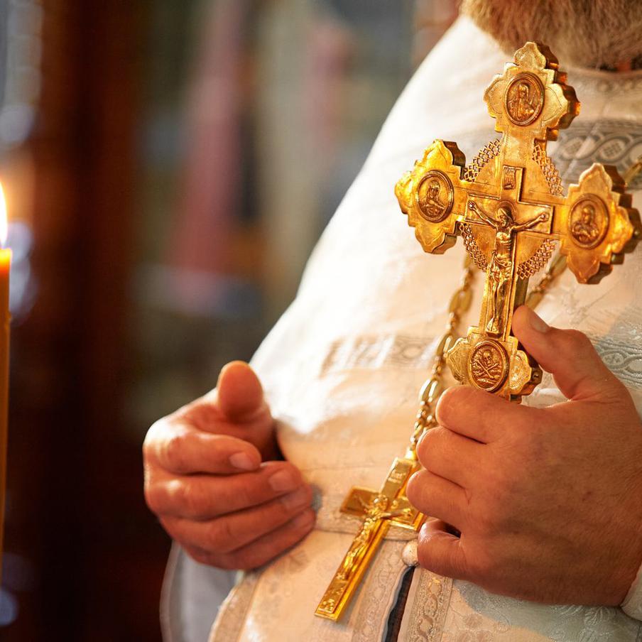 Митрополита Феодосия, арестованного на Украине, отравили, сообщили СМИ. Союз православных журналистов (СПЖ) сообщил о возможной попытке отравления митрополита Черкасского и Каневского Феодосия (Снигирёва), который в настоящее время находится под арестом на Украине по обвинению в государственной измене. По информации СПЖ, состояние здоровья митрополита вызывает серьёзные опасения