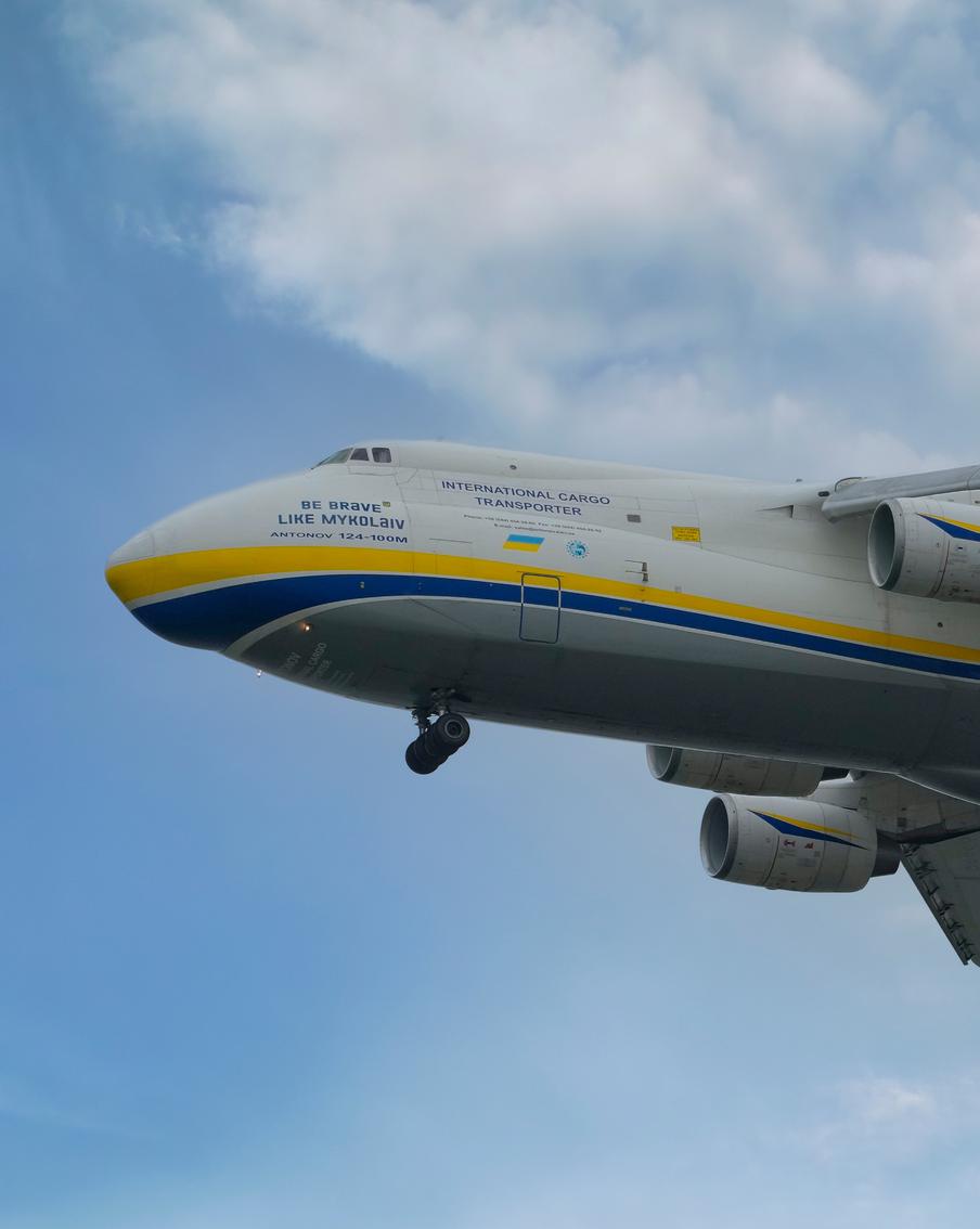 Украинский грузовой самолёт Ан-124 вывез из Израиля военную технику США. Транспортный украинский самолёт Ан-124 прилетал в Израиль. Отмечается, что за время визита экипажа грузового борта из страны была вывезена некоторая находящаяся там американская техника