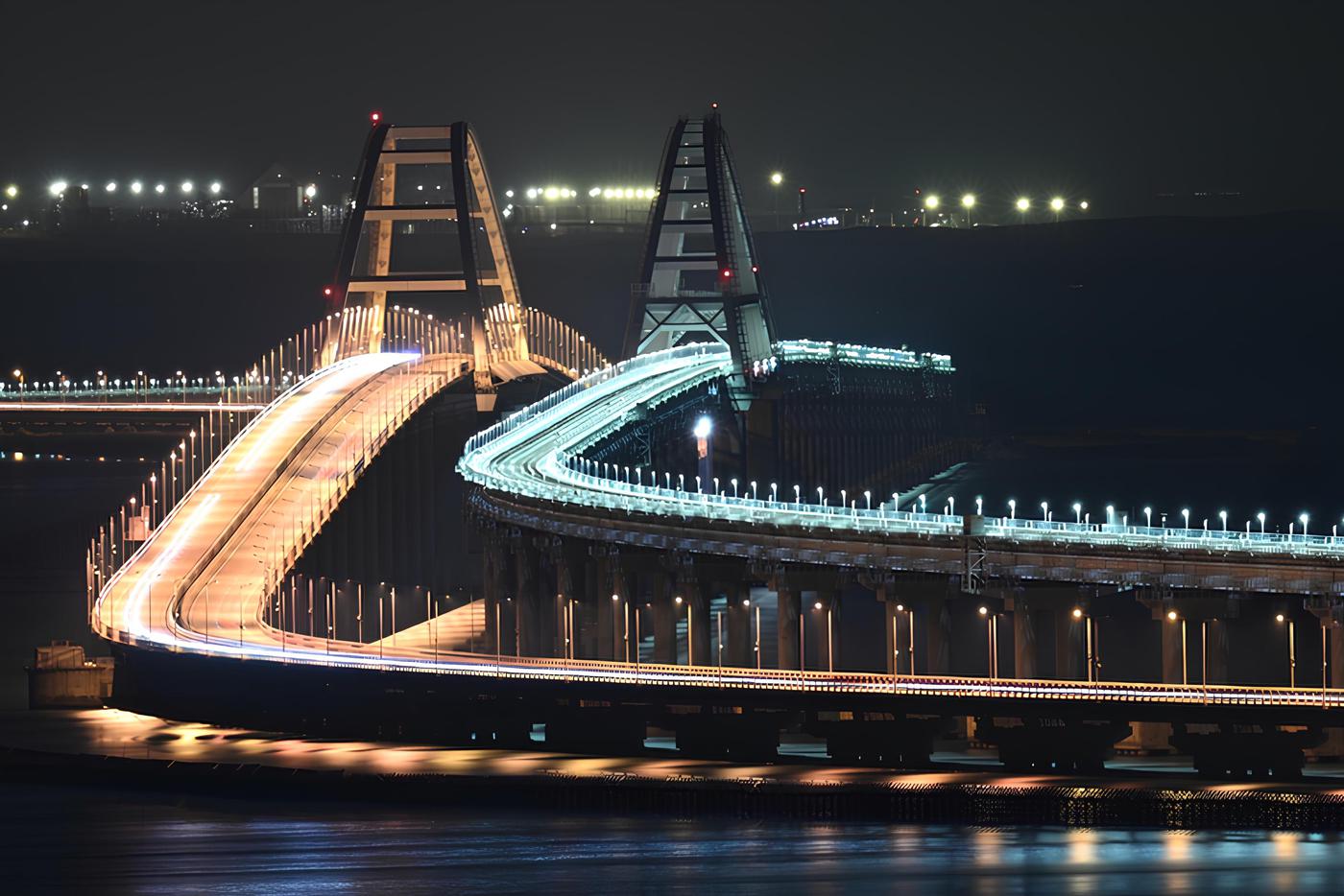 Власти ввели новые ограничения на проезд автомобилистов по Крымском мосту