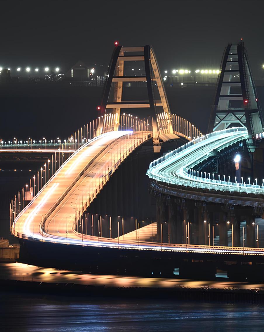 Власти ввели новые ограничения на проезд автомобилистов по Крымском мосту. Согласно новым правилам проезда по Крымскому мосту, на КПП со стороны Краснодарского края могут не пустить микроавтобусы со снятыми сиденьями