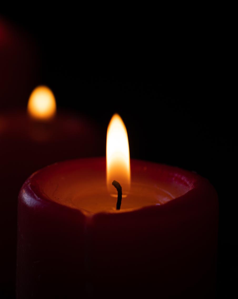 Умер актёр из "Убойной силы", "Антикиллера" и "Домашнего ареста" Вадим Смирнов. 28 ноября 2025 года скончался Вадим Смирнов — российский актёр, известный своими многочисленными работами в тандеме с братом-близнецом Дмитрием. Артист ушёл из жизни в возрасте 53 лет. Причина его смерти пока не раскрывается. Вадим и Дмитрий Смирновы завоевали популярность, воплощая на экране яркие образы бандитов, киллеров и телохранителей