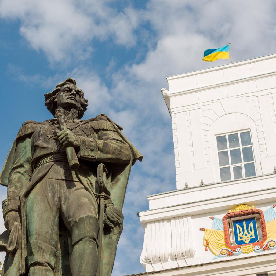 На Украине назвали адмирала Ушакова символом российского империализма. По информации, опубликованной на сайте Украинского института национальной памяти, выдающийся русский флотоводец Фёдор Ушаков был причислен к числу символов "российского империализма". Институт обнародовал список объектов, посвящённых историческим личностям и событиям, которые подлежат устранению из общественного пространства