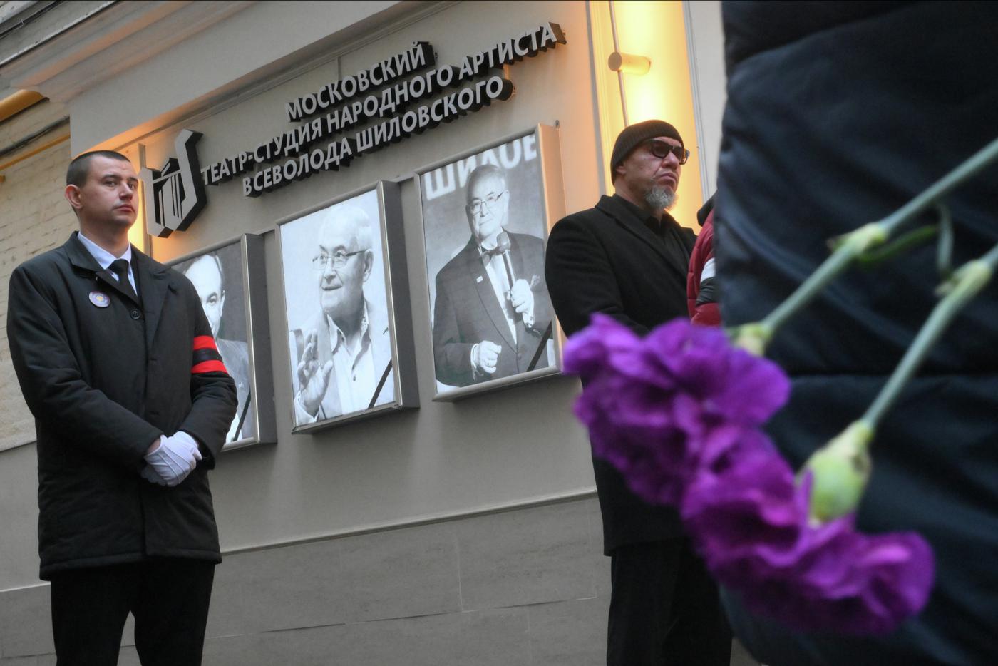 Церемония прощания с народным артистом Всеволодом Шиловским. Прощание проходит в Московском театре-студии Всеволода Шиловского. Актёр ушёл из жизни в возрасте 87 лет.