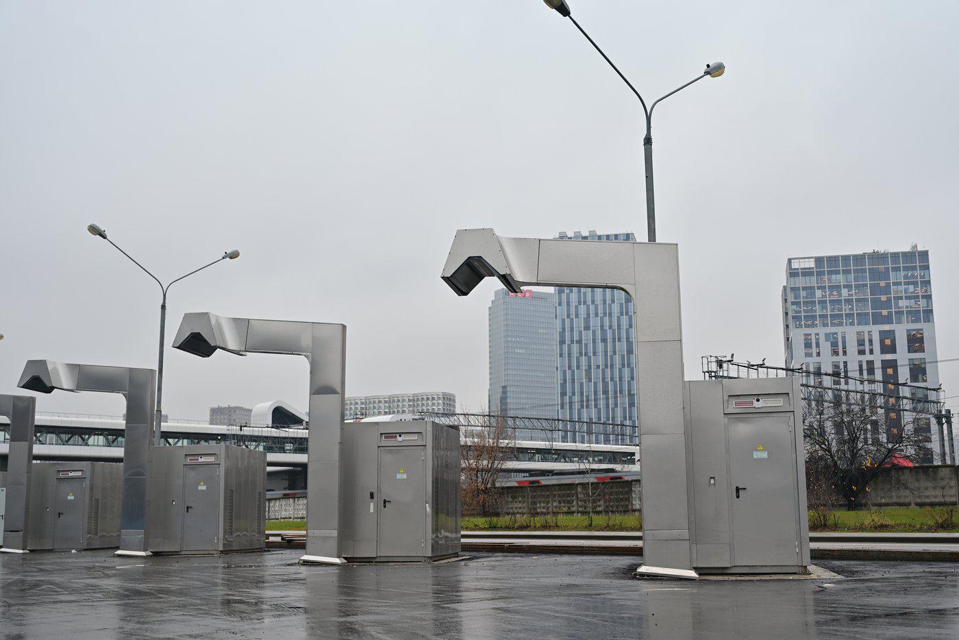 Максим Ликсутов рассказал о темпах строительства в Москве новых ультрабыстрых электрозарядных станций