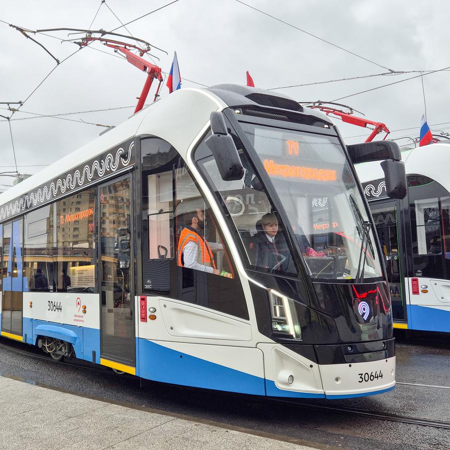 Более 70 тысяч поездок в сутки совершают пассажиры на первом трамвайном диаметре. Пассажиры столицы ежедневно совершают более 70 тысяч поездок на Московском трамвайном диаметре, который был открыт менее месяца назад