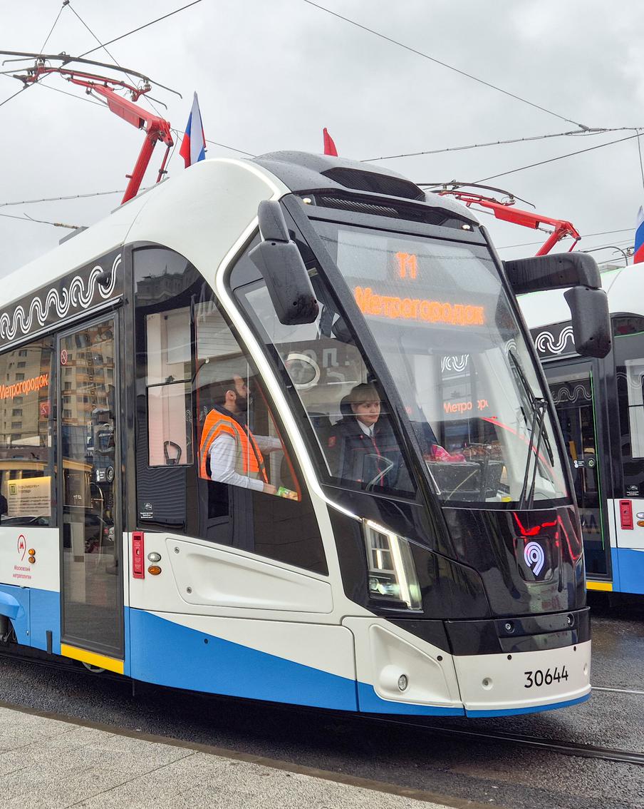 Более 70 тысяч поездок в сутки совершают пассажиры на первом трамвайном диаметре. Пассажиры столицы ежедневно совершают более 70 тысяч поездок на Московском трамвайном диаметре, который был открыт менее месяца назад