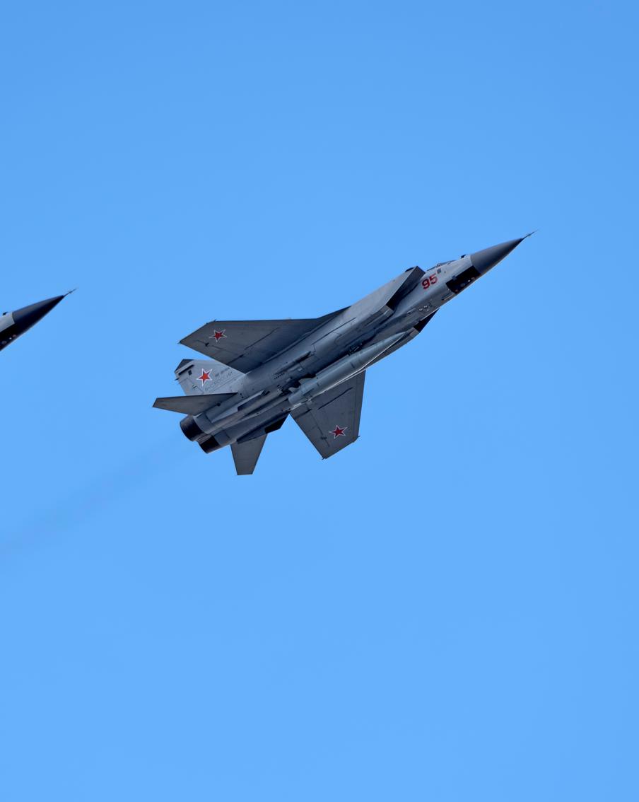 ПВО Польши было приведено в боевую готовность из-за полётов истребителей ВС РФ. Передвижение российских истребителей МиГ-31 вызвало среди военных Польши панику. Из-за этого в боевую готовность были приведены силы ПВО