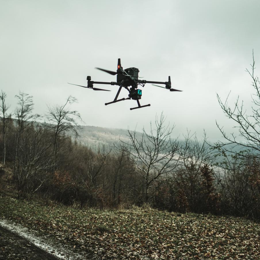 WSJ: мощь ударов ВС России по линиям снабжения ВСУ растёт. Согласно публикации в The Wall Street Journal, военнослужащие Вооружённых сил Украины (ВСУ) сталкиваются с растущей угрозой российских ударов по их линиям снабжения, наносимых с помощью беспилотных летательных аппаратов (БПЛА)