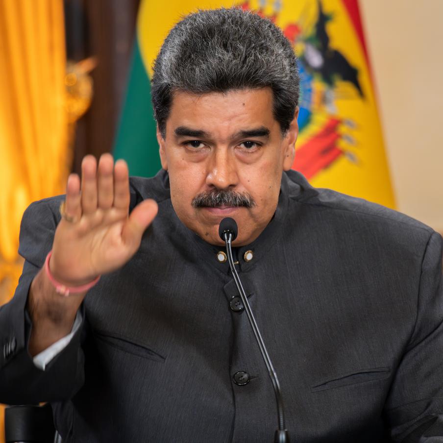 Президент Венесуэлы Мадуро заявил об уходе в отставку через полтора года. Венесуэльский лидер высказал мнение, что может уйти в отставку со своего поста через полтора года. Такое заявление он сделал в ходе переговоров Вашингтона и Каракаса