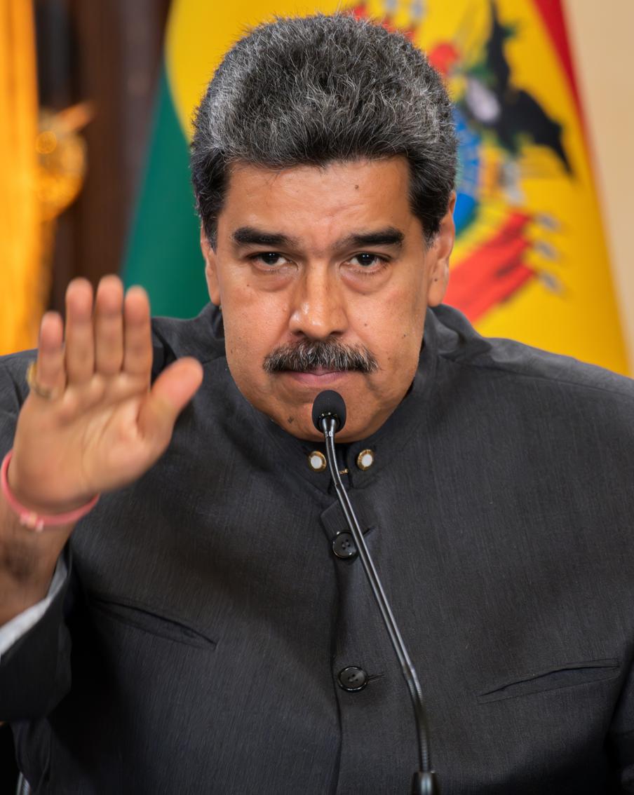 Президент Венесуэлы Мадуро заявил об уходе в отставку через полтора года. Венесуэльский лидер высказал мнение, что может уйти в отставку со своего поста через полтора года. Такое заявление он сделал в ходе переговоров Вашингтона и Каракаса