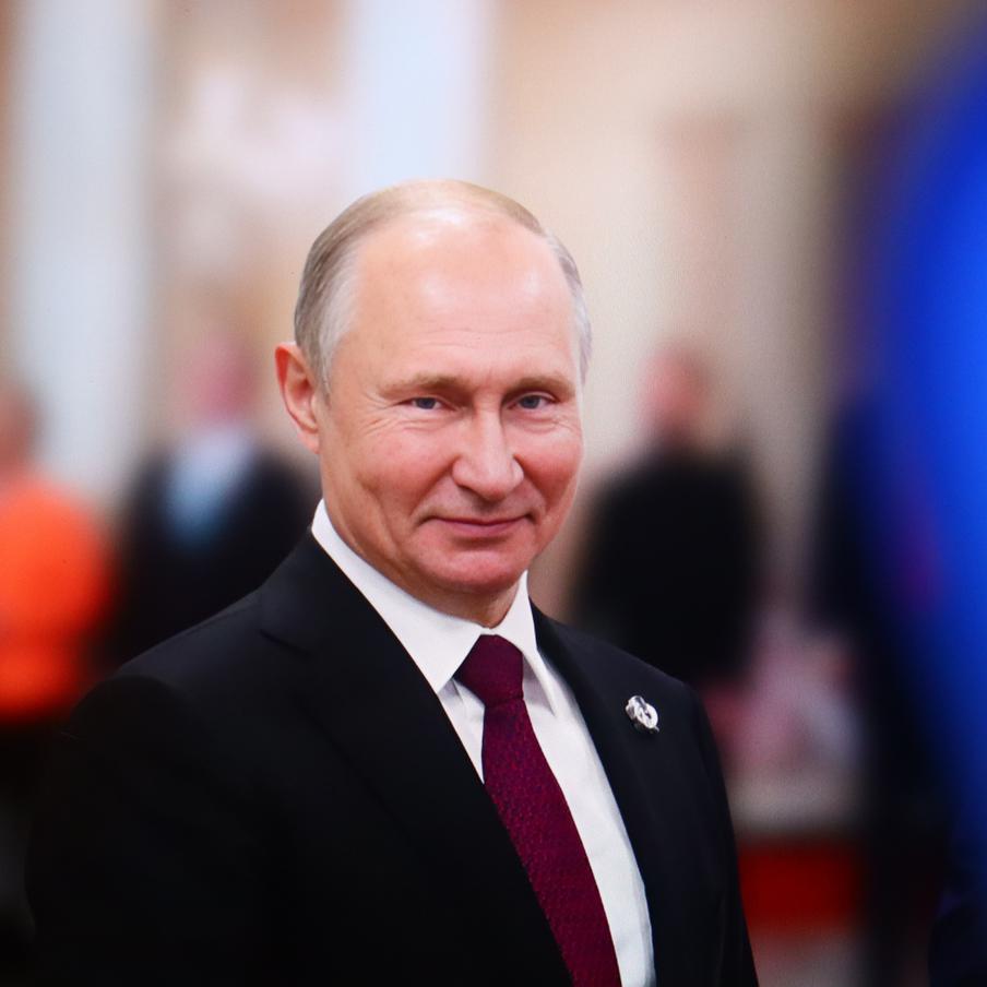 Путин остроумно пошутил над киргизским значением фразы "идти налево". Во время своего визита в Бишкек президент РФ Владимир Путин с юмором отреагировал на информацию о традициях устройства киргизской юрты. В ходе поездки, состоявшейся с 25 по 27 ноября, глава российского государства провёл переговоры с президентом Киргизии Садыром Жапаровым и принял участие в саммите Организации Договора о коллективной безопасности