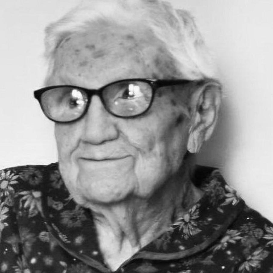 Старейшая жительница РФ Клавдия Гадючкина умерла в Ярославле в возрасте 114 лет. С прискорбием сообщаем, что в Ярославской области на 115-м году жизни скончалась Клавдия Михайловна Гадючкина – самая пожилая жительница России. Об этом сообщил губернатор Михаил Евраев. Клавдия Михайловна была не только старейшим жителем Ярославской области, но и настоящим рекордсменом по продолжительности жизни в России