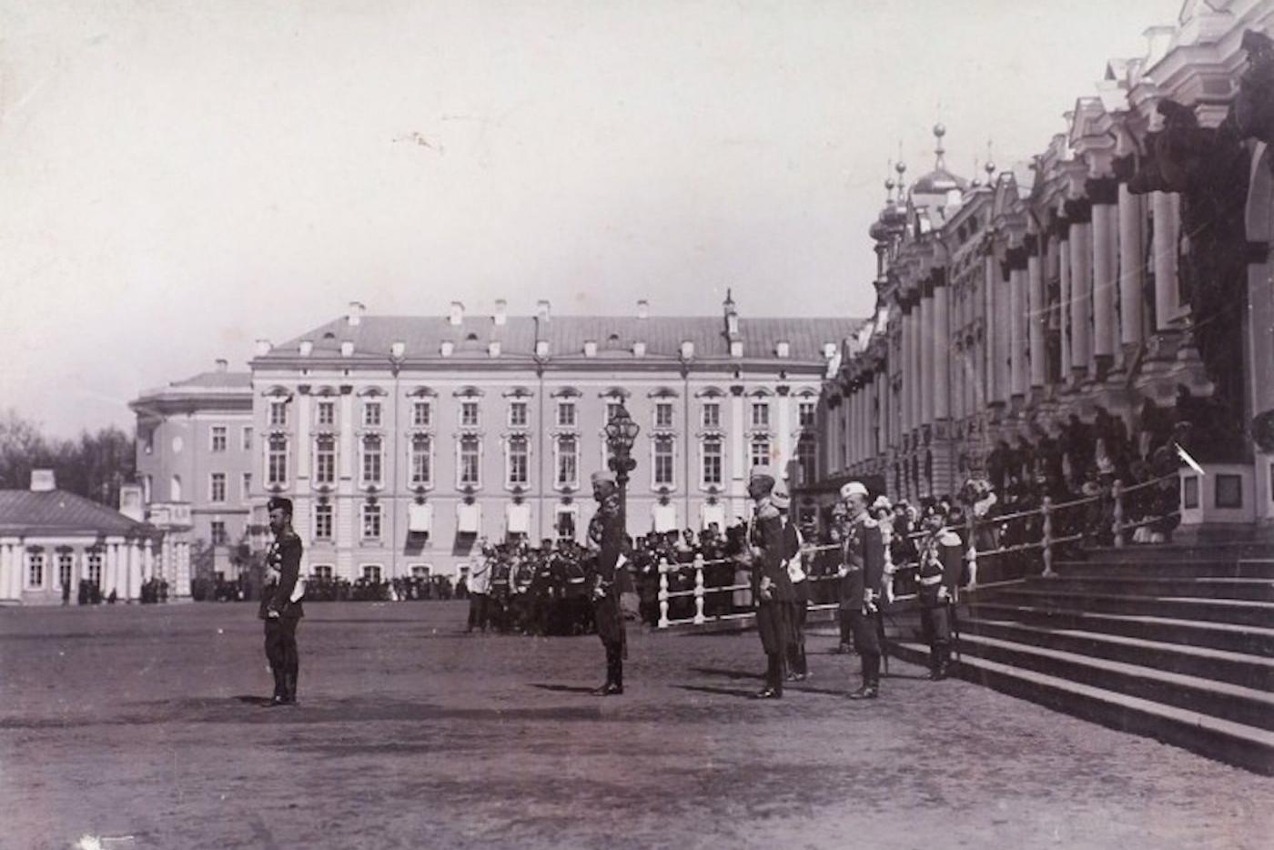 За фото 125-летней давности просят от 45 тысяч рублей.