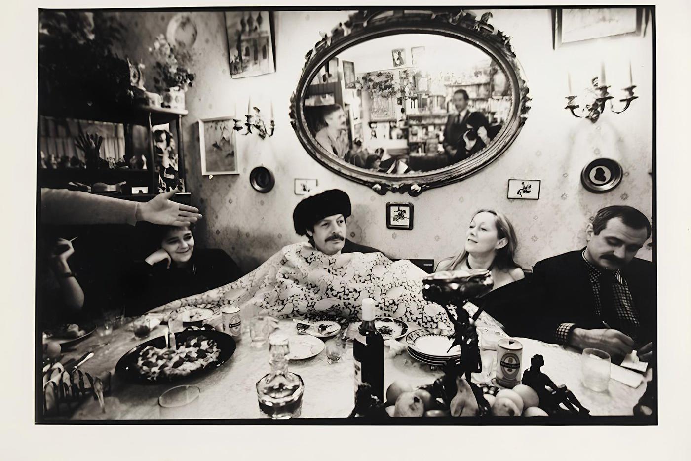 Стартовая цена фото – 8000 рублей.