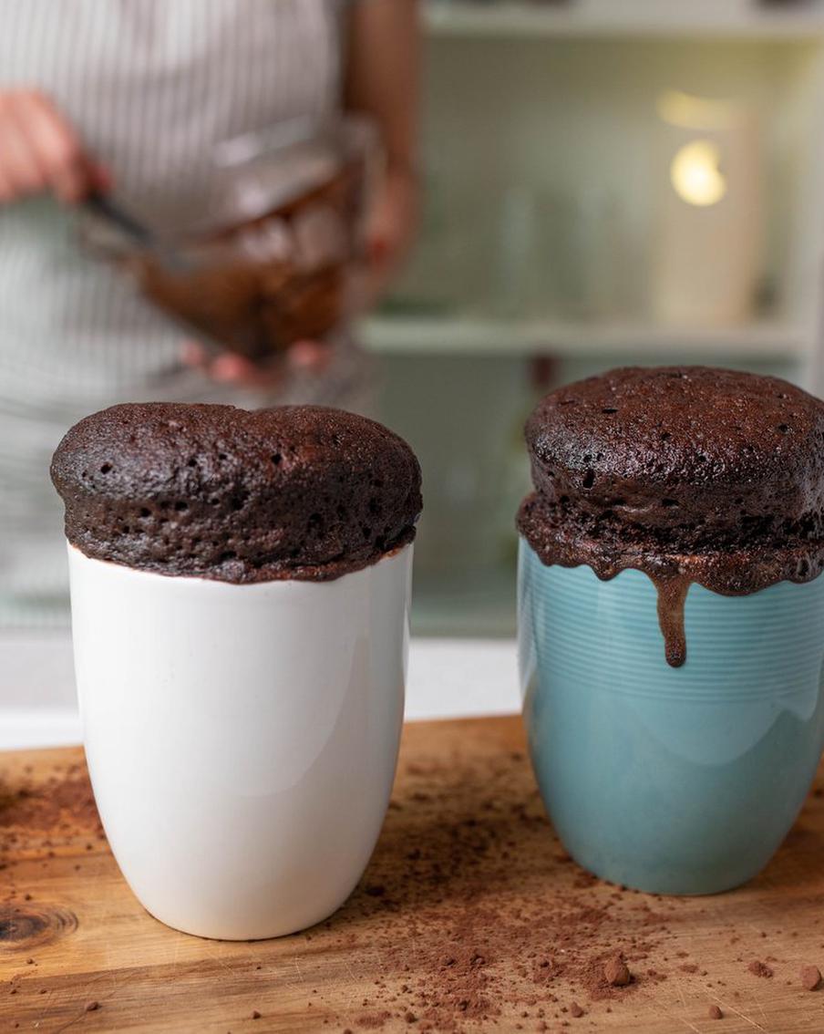 Шоколадный торт в чашке: простой рецепт без духовки за 5 минут