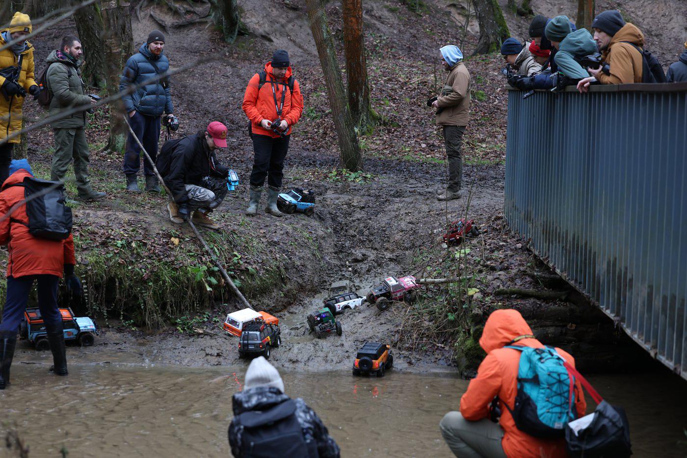 Грязевые ванны воскресным утром в Битце выглядят примерно так.