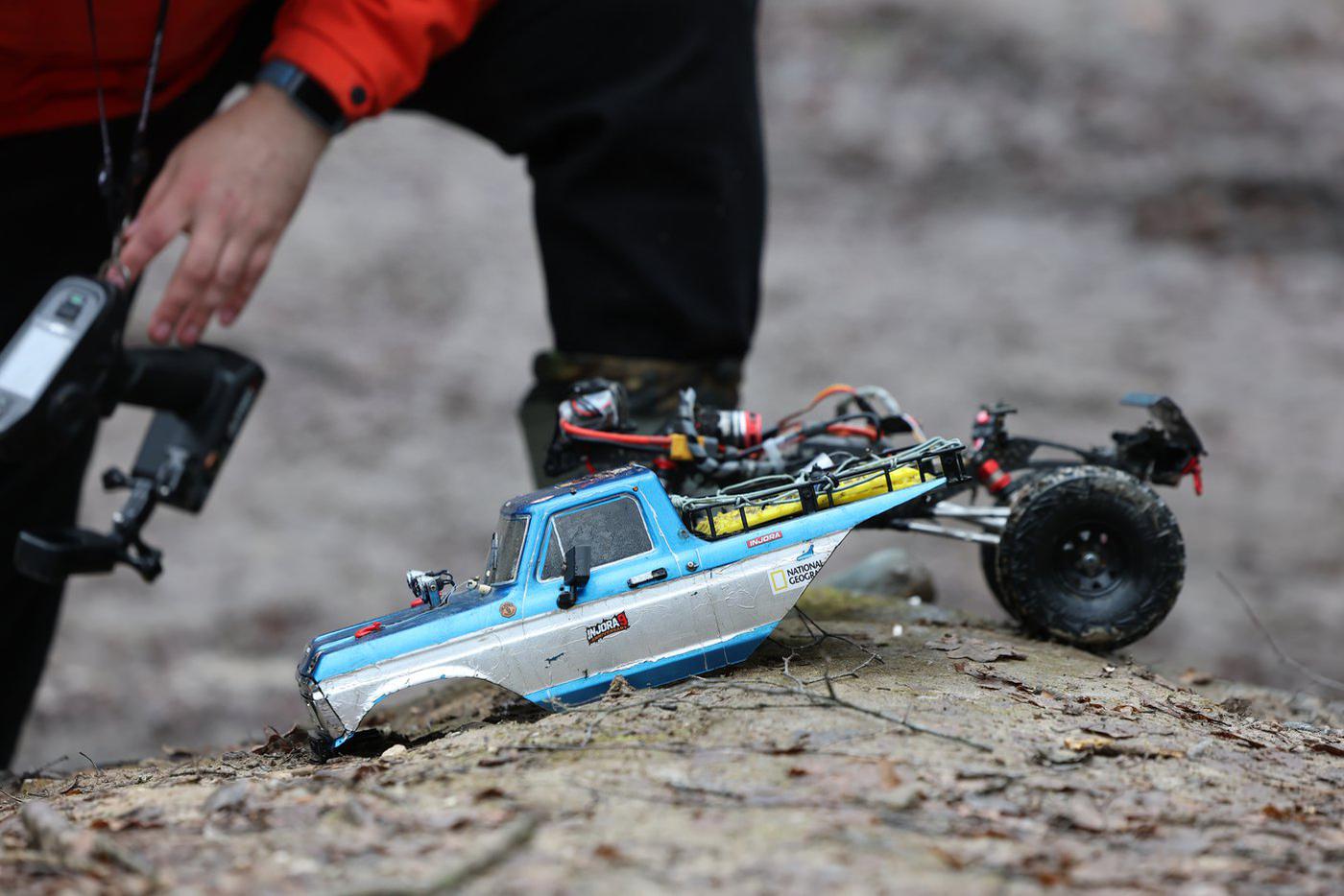 Не знаем, на что уходит больше сил, – на ремонт модели или её помывку.