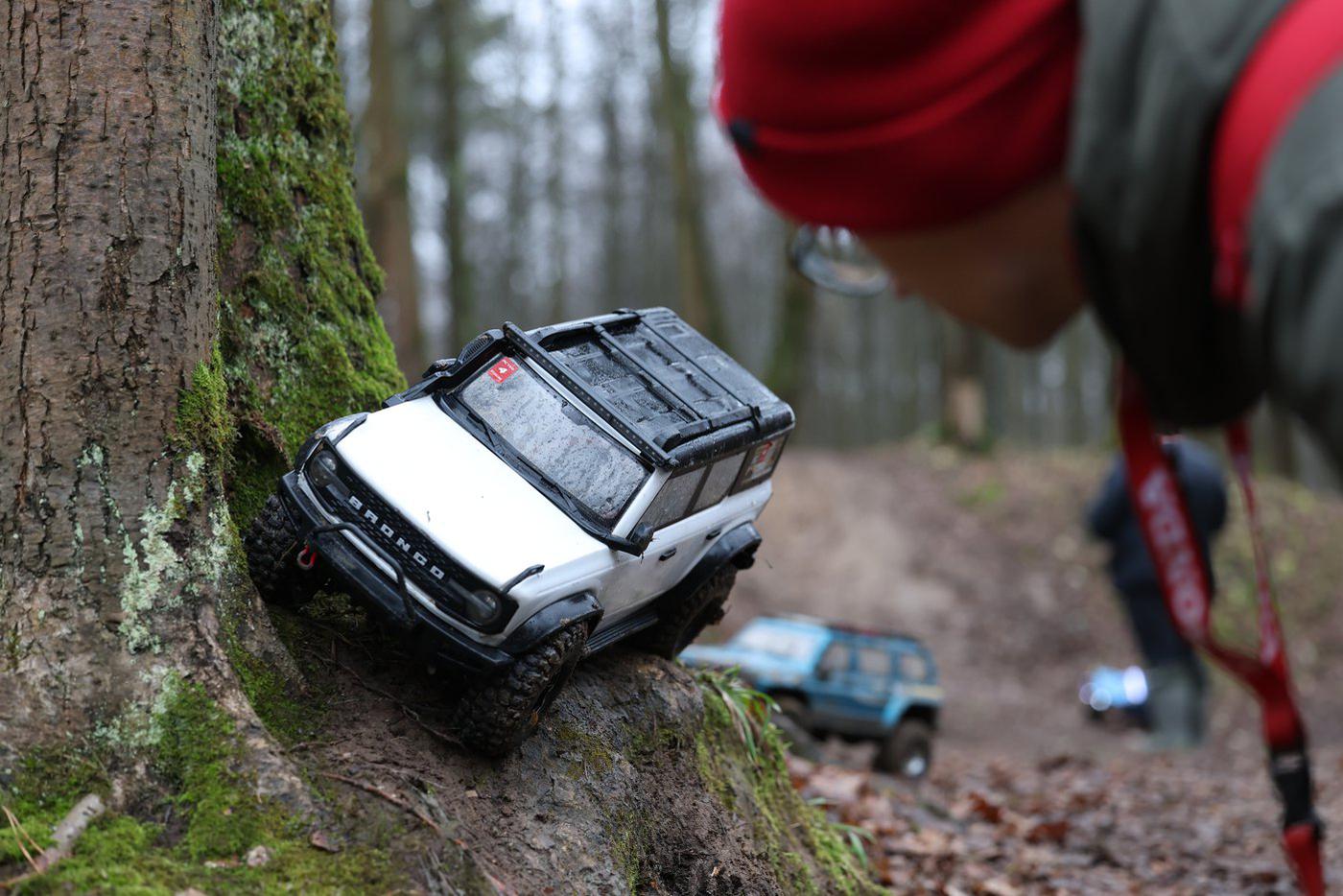 Одно неловкое движение джойстиком – и авто кубарем полетит вниз.