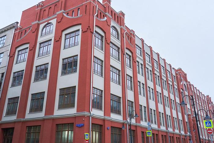 Завершилась реставрация фасадов главного корпуса типографии Сытина на Пятницкой улице