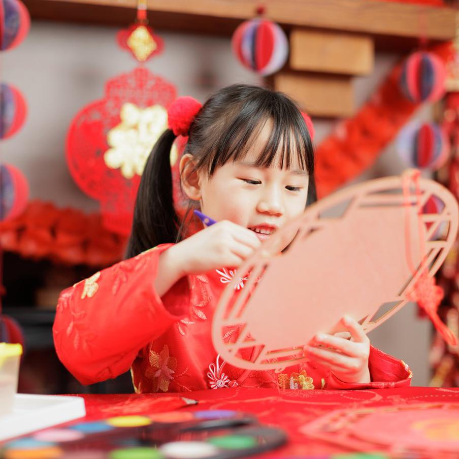 Китай вводит НДС на презервативы. Китайское правительство ввело налог на добавленную стоимость (НДС) в размере 13% на презервативы и противозачаточные препараты. По информации агентства Bloomberg, эта мера направлена на стимулирование роста рождаемости. С 1993 года эти товары были освобождены от НДС в рамках политики "одна семья — один ребёнок"