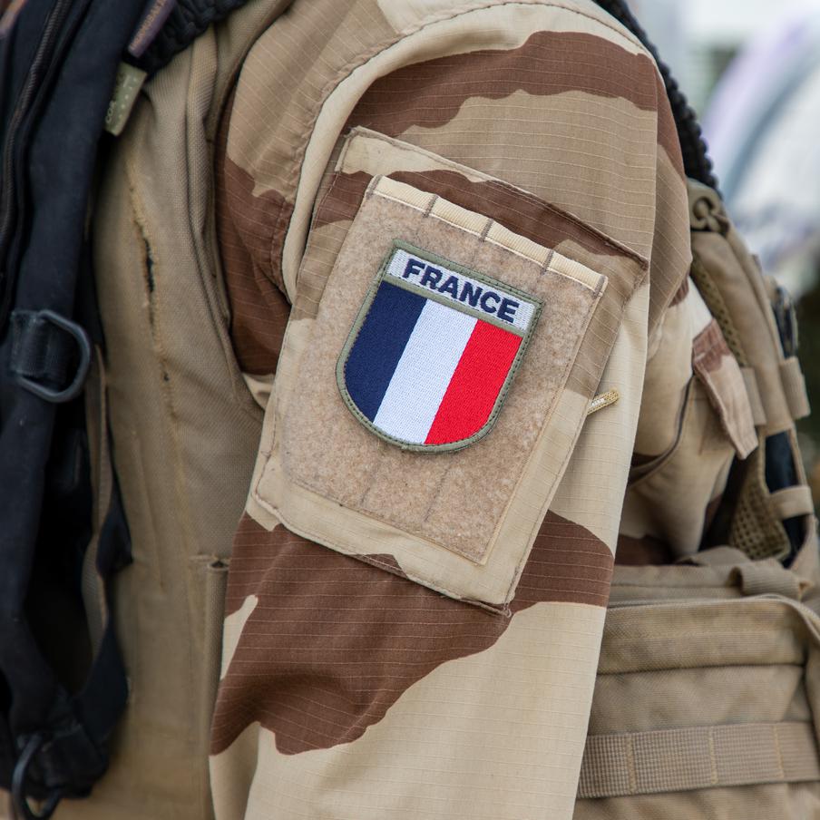 Франция всё ещё ищет прямого участия в конфликте на Украине, заявила СВР. Служба внешней разведки Российской Федерации (СВР) с тревогой сообщает о продолжающихся попытках Франции найти пути прямого участия в украинском конфликте. В официальном заявлении СВР говорится, что французское руководство активно заинтересовано в отправке своих военных на Украину