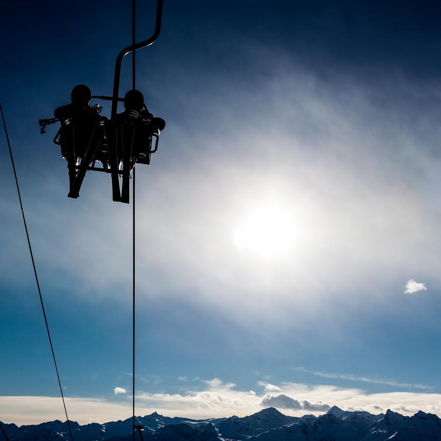 CAS обязал FIS допустить российских лыжников к международным турнирам. Спортивный арбитражный суд (CAS) принял решение в пользу Российской Федерации, отменив решение Международной федерации лыжных видов спорта и сноуборда (FIS) о недопуске российских спортсменов к мировым турнирам. Об этом сообщил министр спорта РФ Михаил Дегтярев, который также является главой Олимпийского комитета России (ОКР)