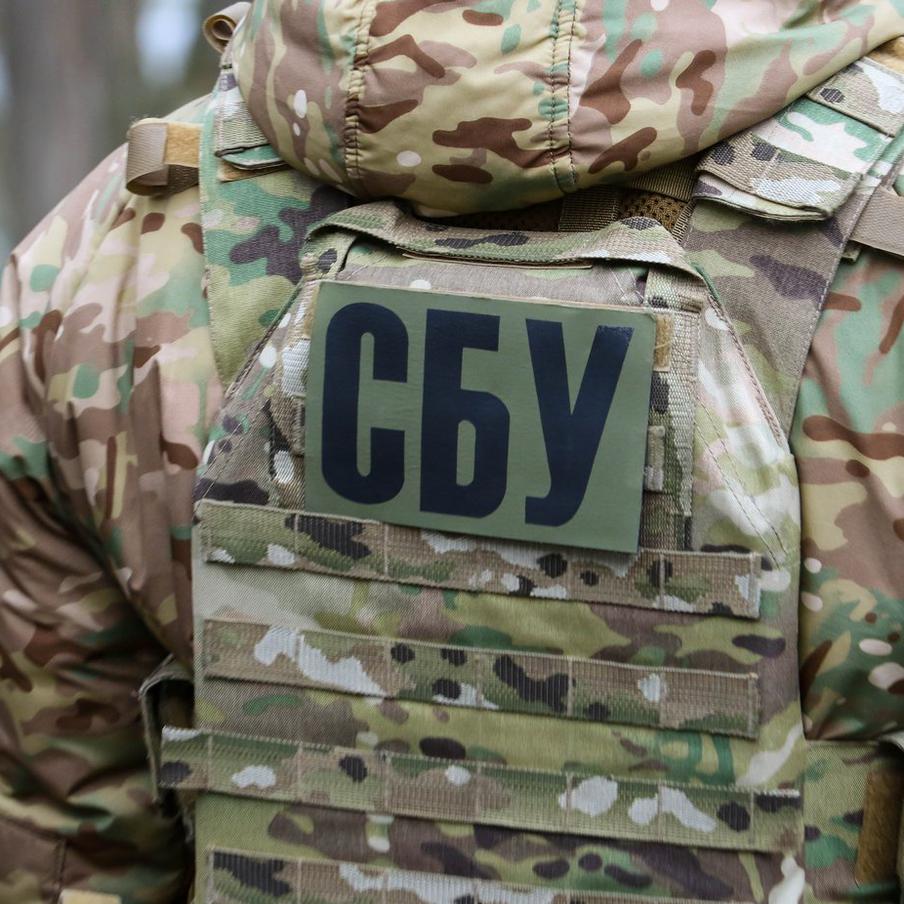 СБУ обвинила британца в причастности к убийству Фарион и Парубия, идёт следствие. Как сообщает издание "Украинская правда", СБУ задержала британского военного инструктора Росса Дэвида Катмора. Он подозревается в совершении ряда убийств общественных и политических деятелей. Катмор прибыл на территорию Украины в 2024 году. Его арест состоялся в октябре прошлого года, однако информация об этом стала доступна только сейчас